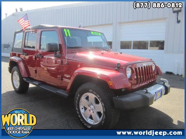 2011 JEEP Wrangler Unlimited  4WD side steps navigation power windows power locks blue tooth 