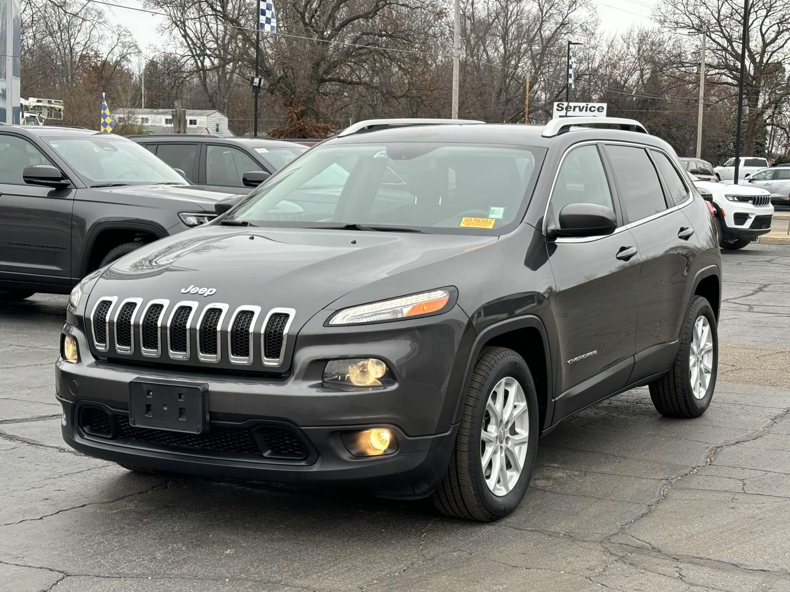 2015 Jeep Cherokee North 25