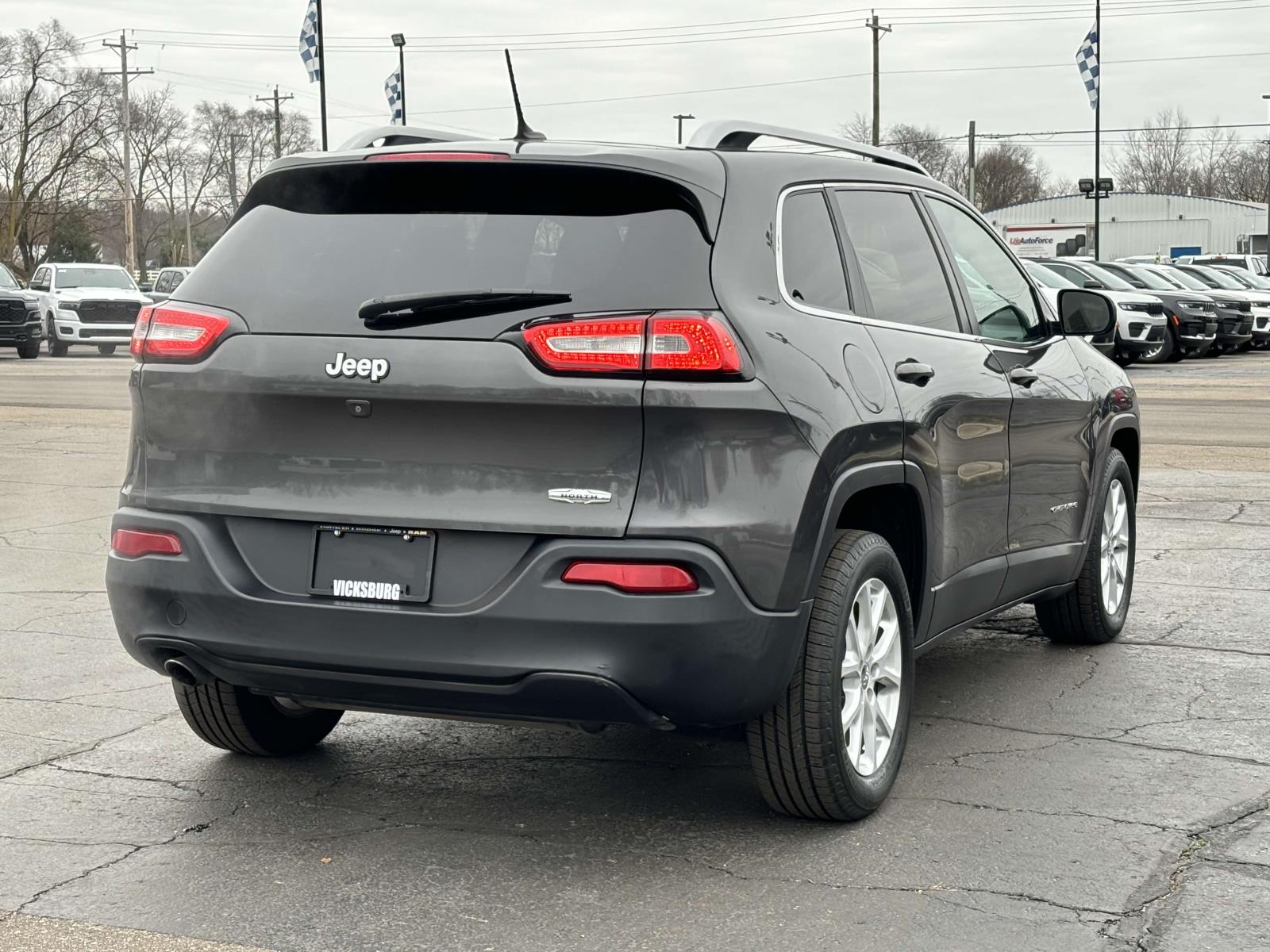 2015 Jeep Cherokee North 29