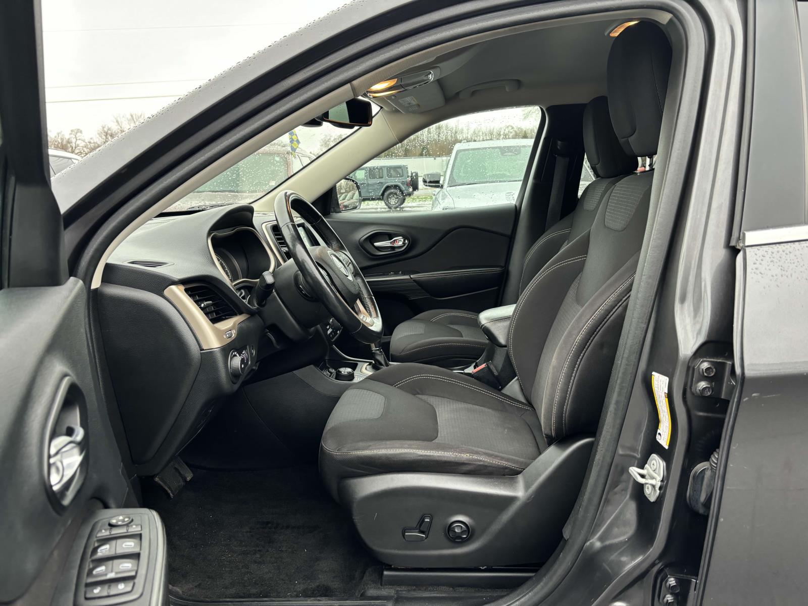 2015 Jeep Cherokee North 3