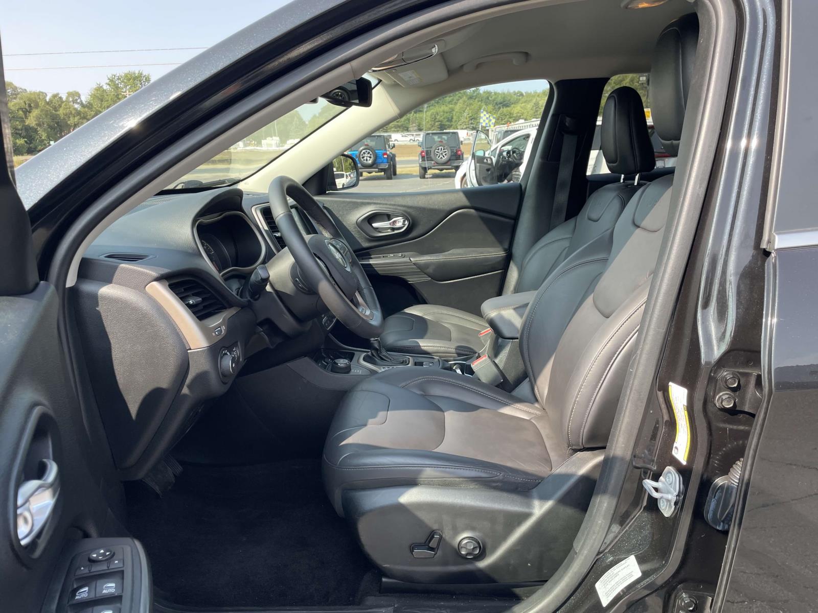 2016 Jeep Cherokee Limited 3