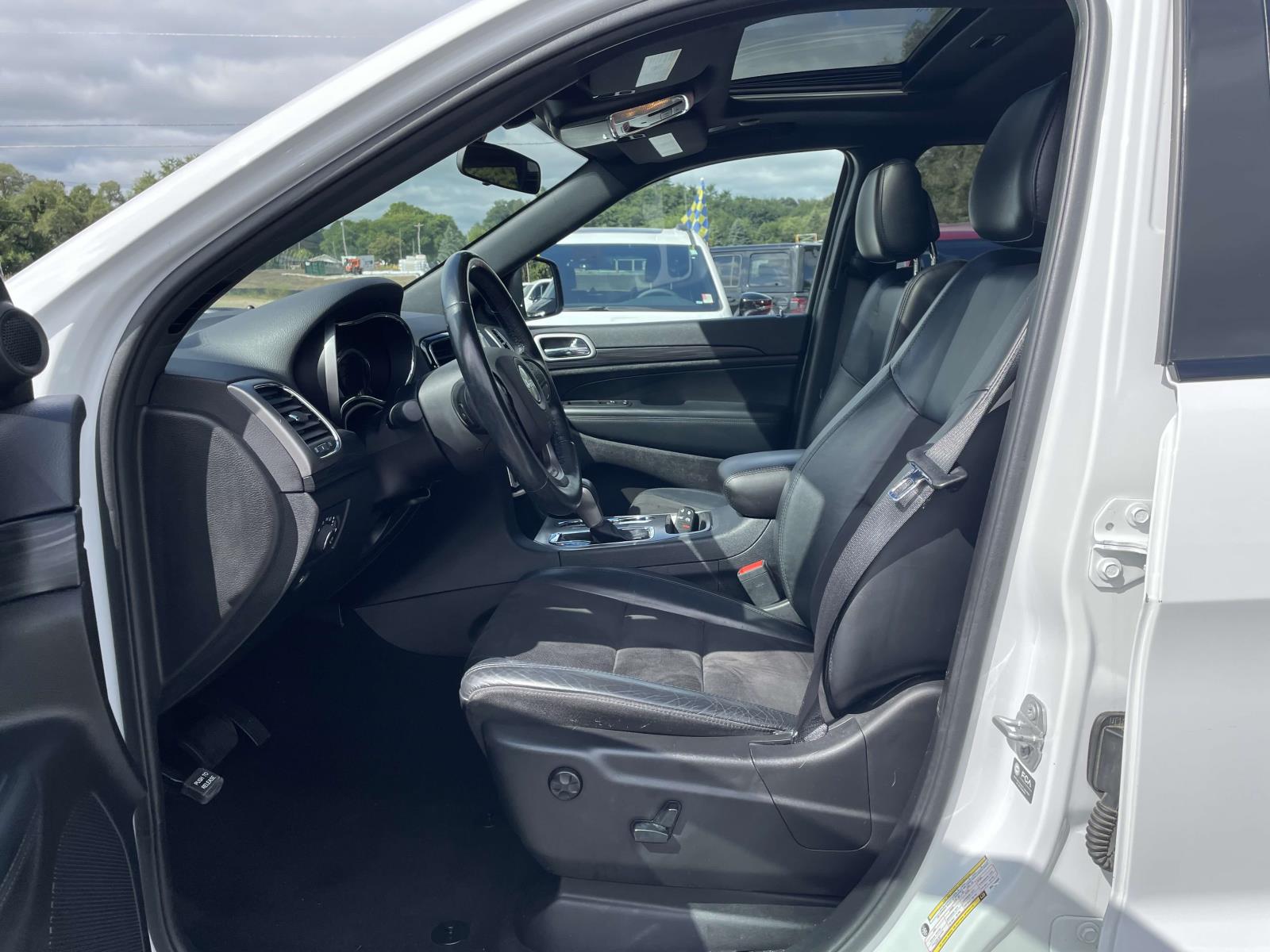 2021 Jeep Grand Cherokee Laredo X 3