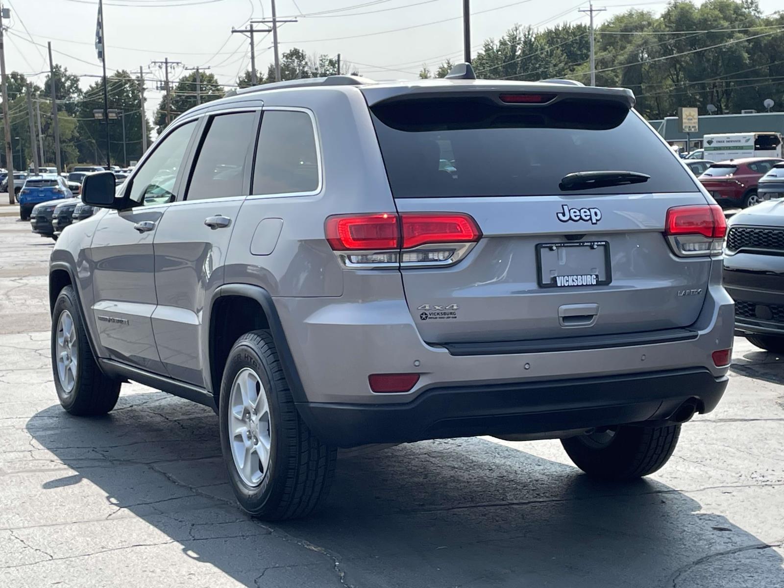 2017 Jeep Grand Cherokee Laredo 2