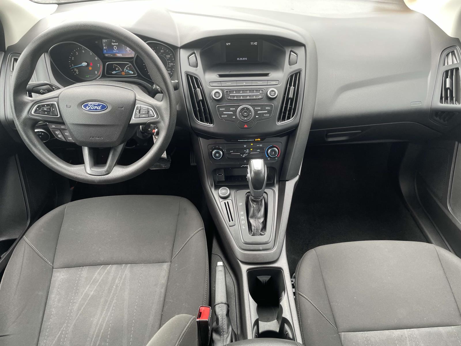 2015 Ford Focus SE 21