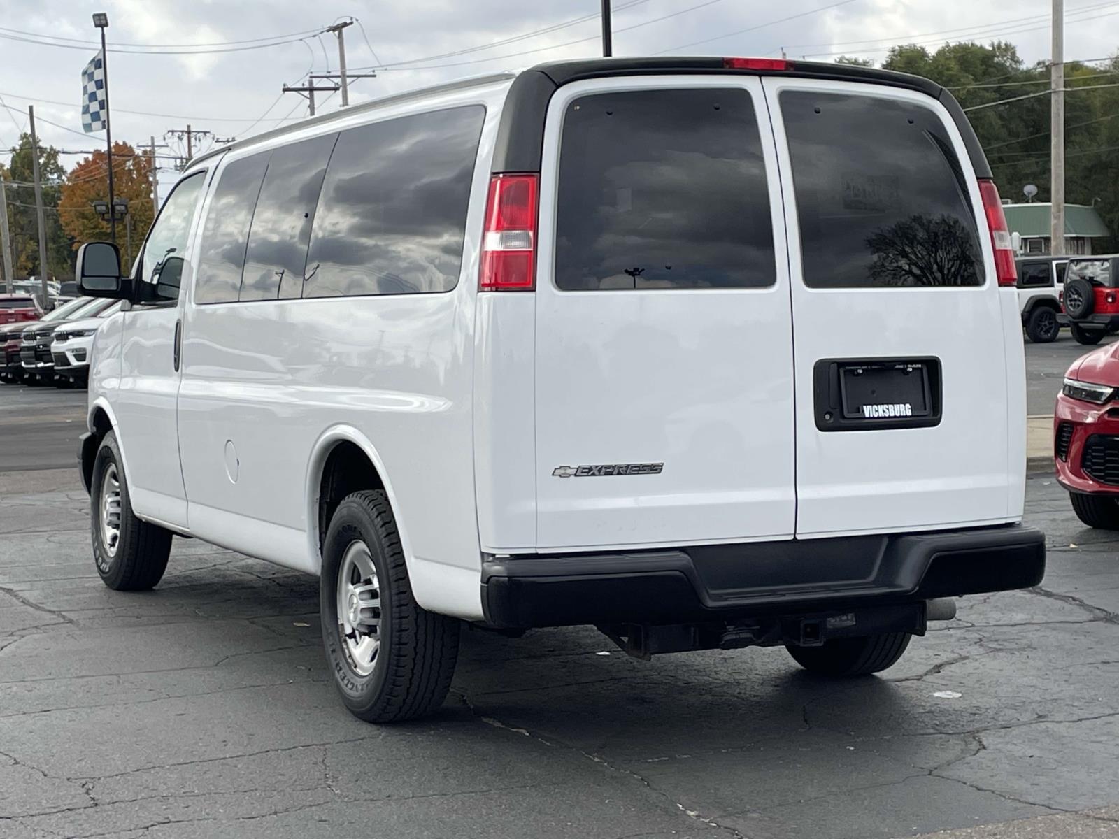 2017 Chevrolet Express Passenger LS 2