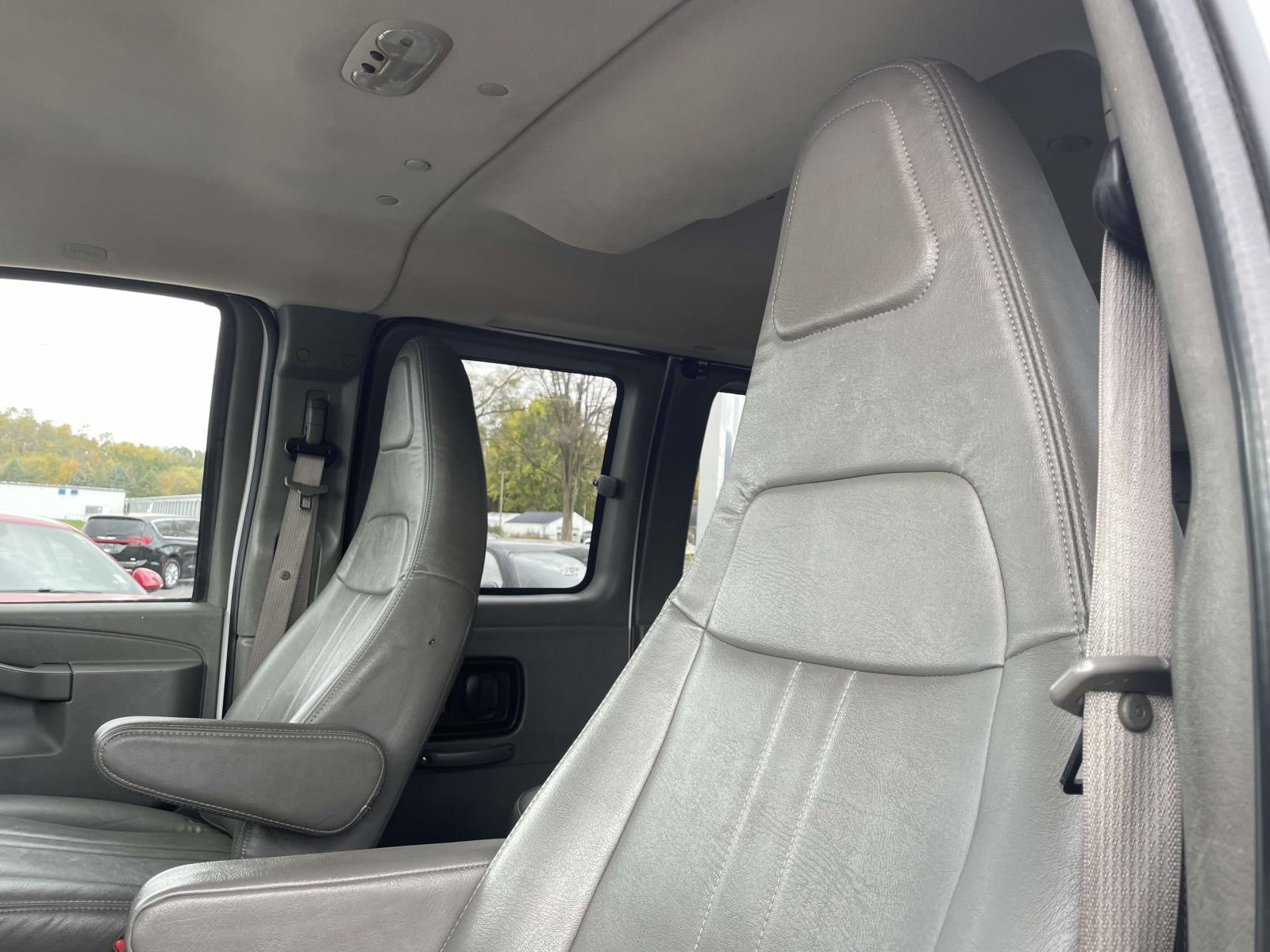 2017 Chevrolet Express Passenger LS 5