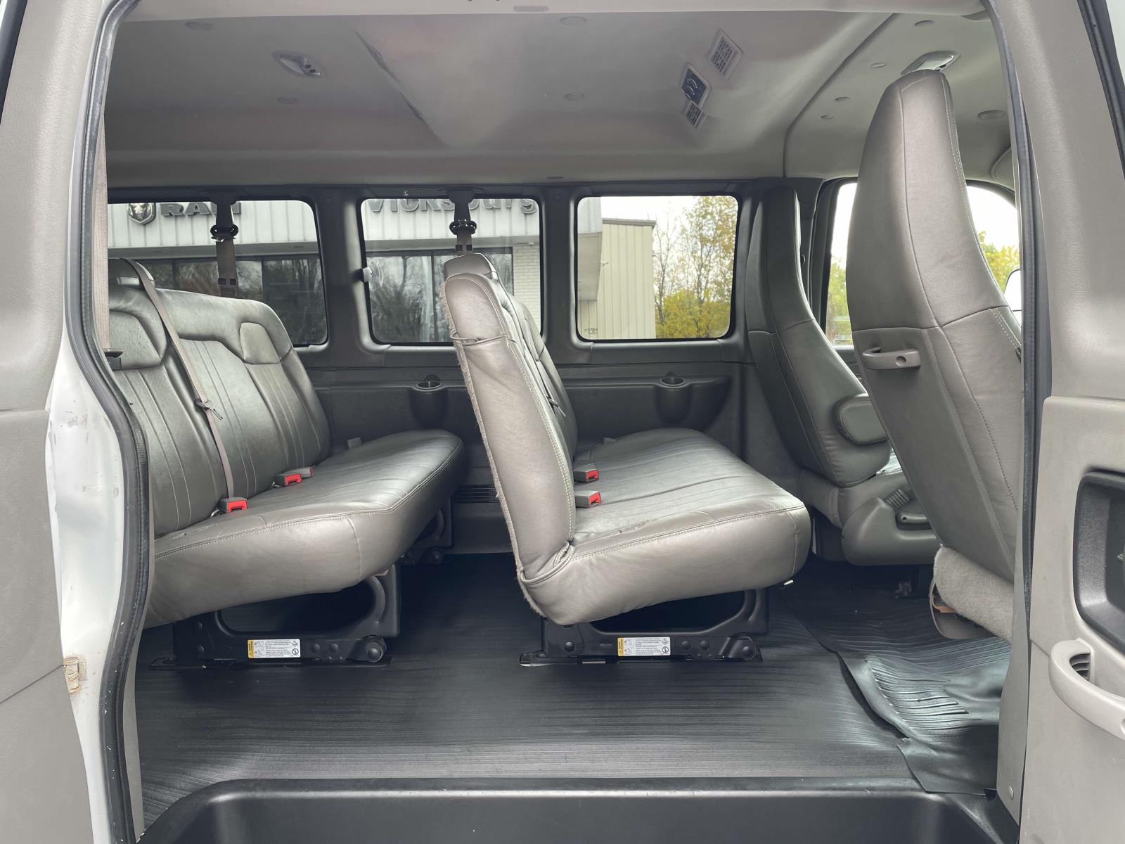 2017 Chevrolet Express Passenger LS 19