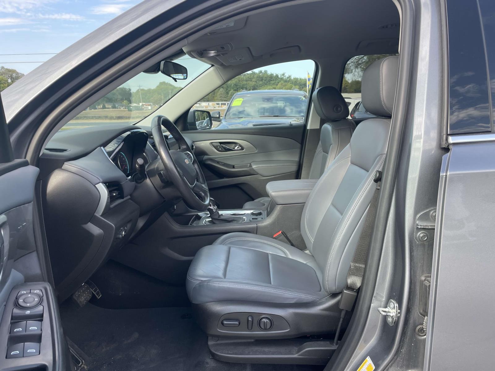 2021 Chevrolet Traverse LT Leather 3