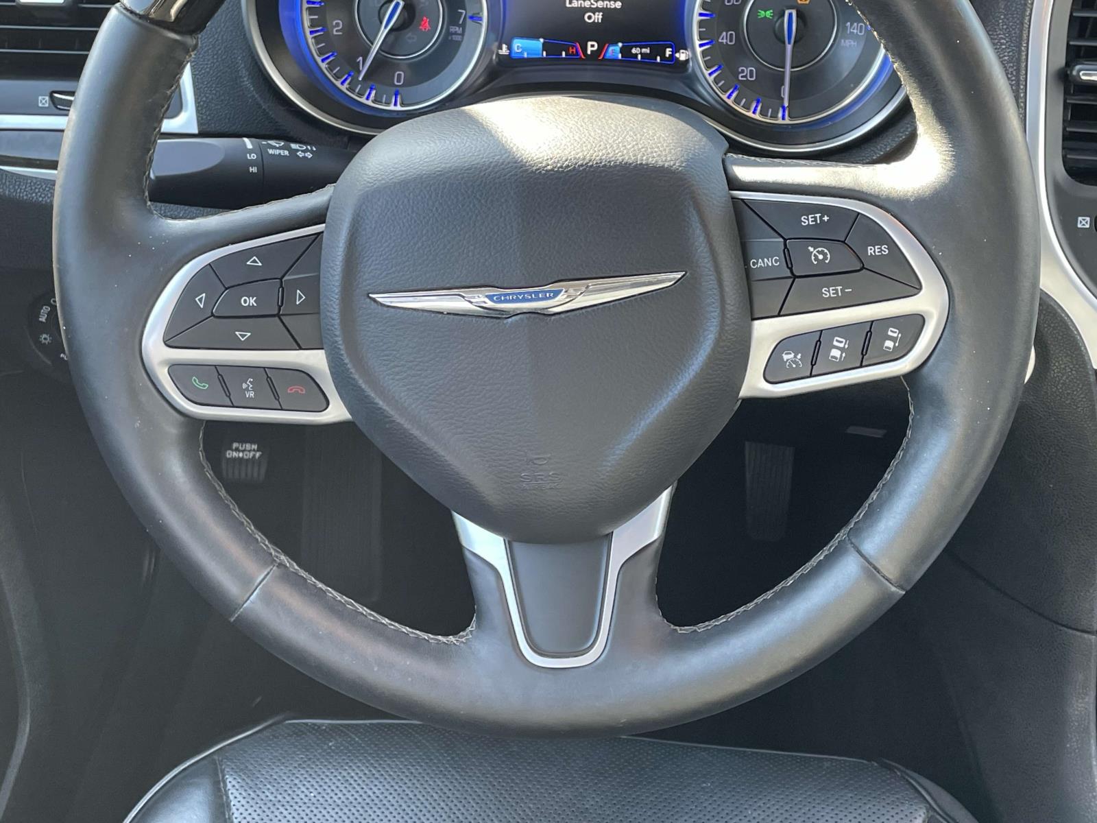 2017 Chrysler 300 300C 28