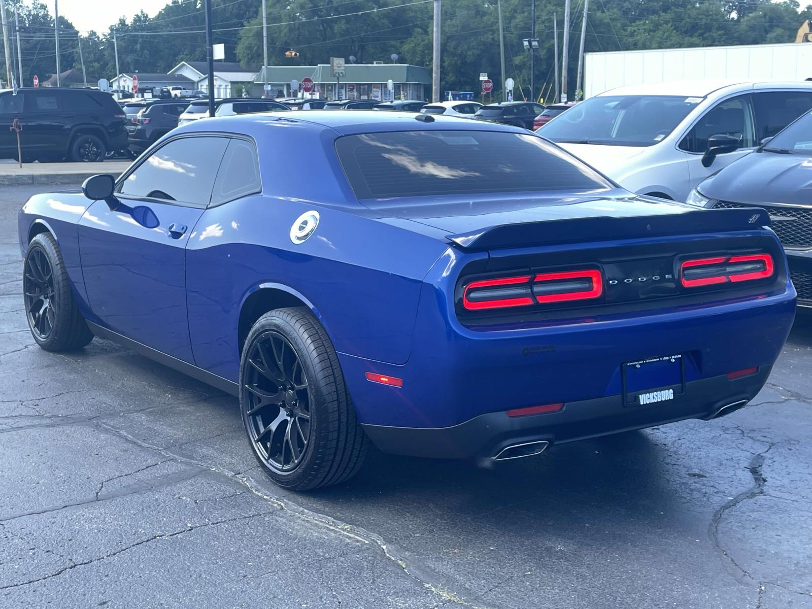 2019 Dodge Challenger SXT 2