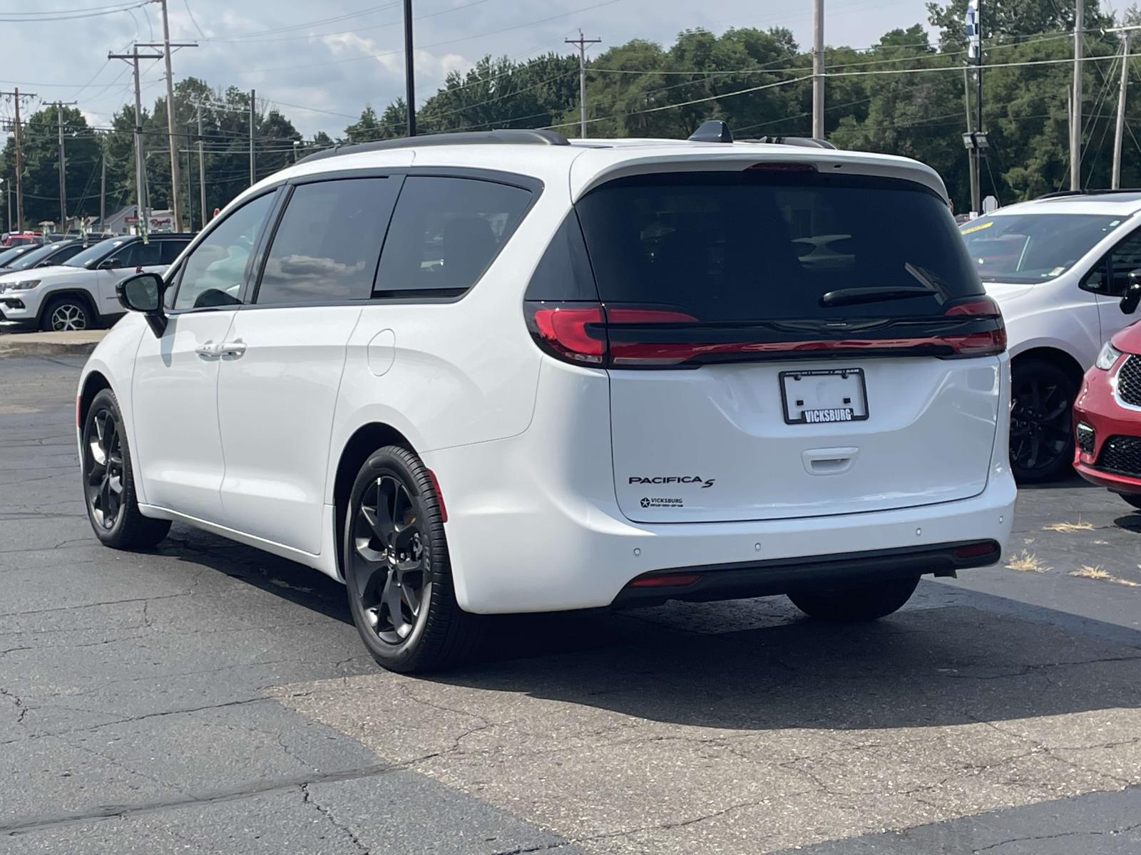 2024 Chrysler Pacifica Touring L 2