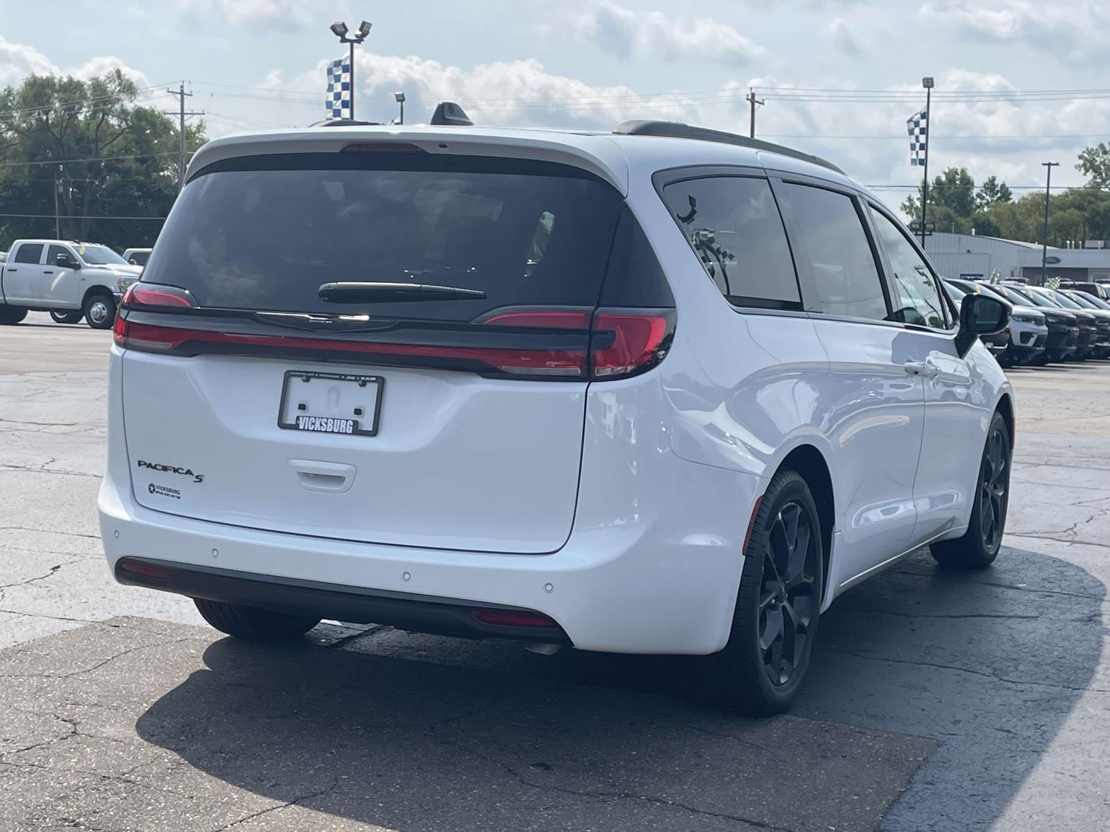 2024 Chrysler Pacifica Touring L 30