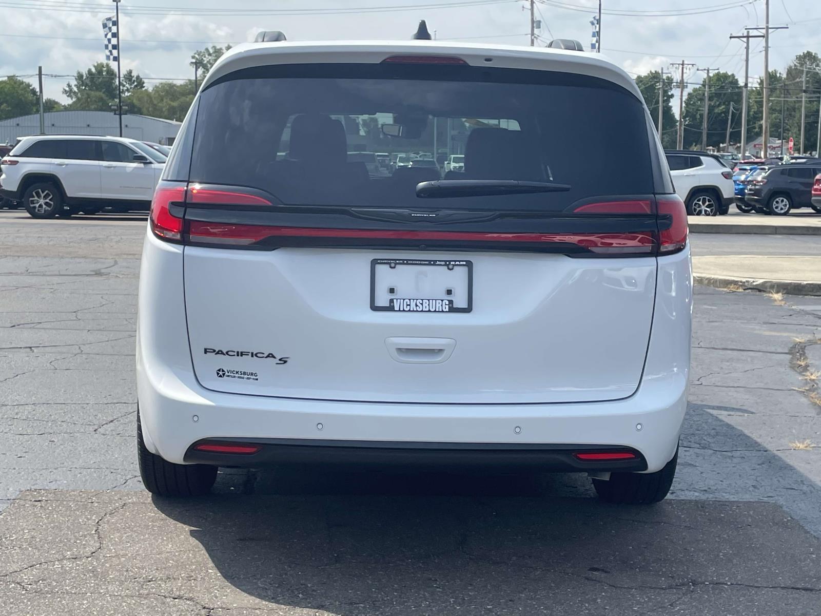 2024 Chrysler Pacifica Touring L 31