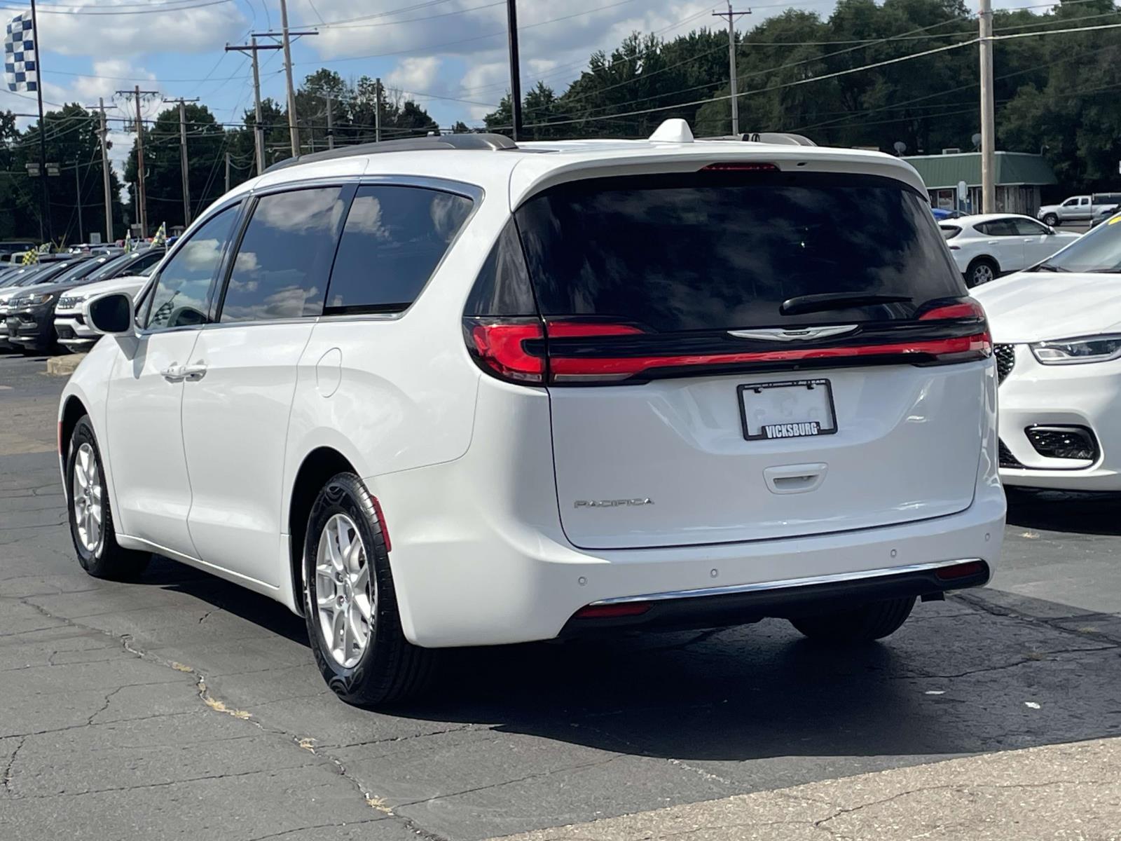 2022 Chrysler Pacifica Touring L 2