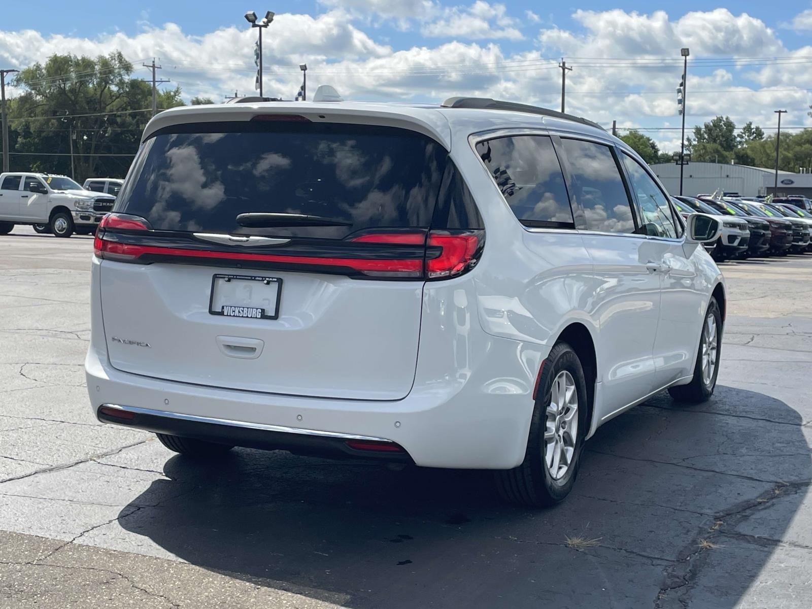 2022 Chrysler Pacifica Touring L 32