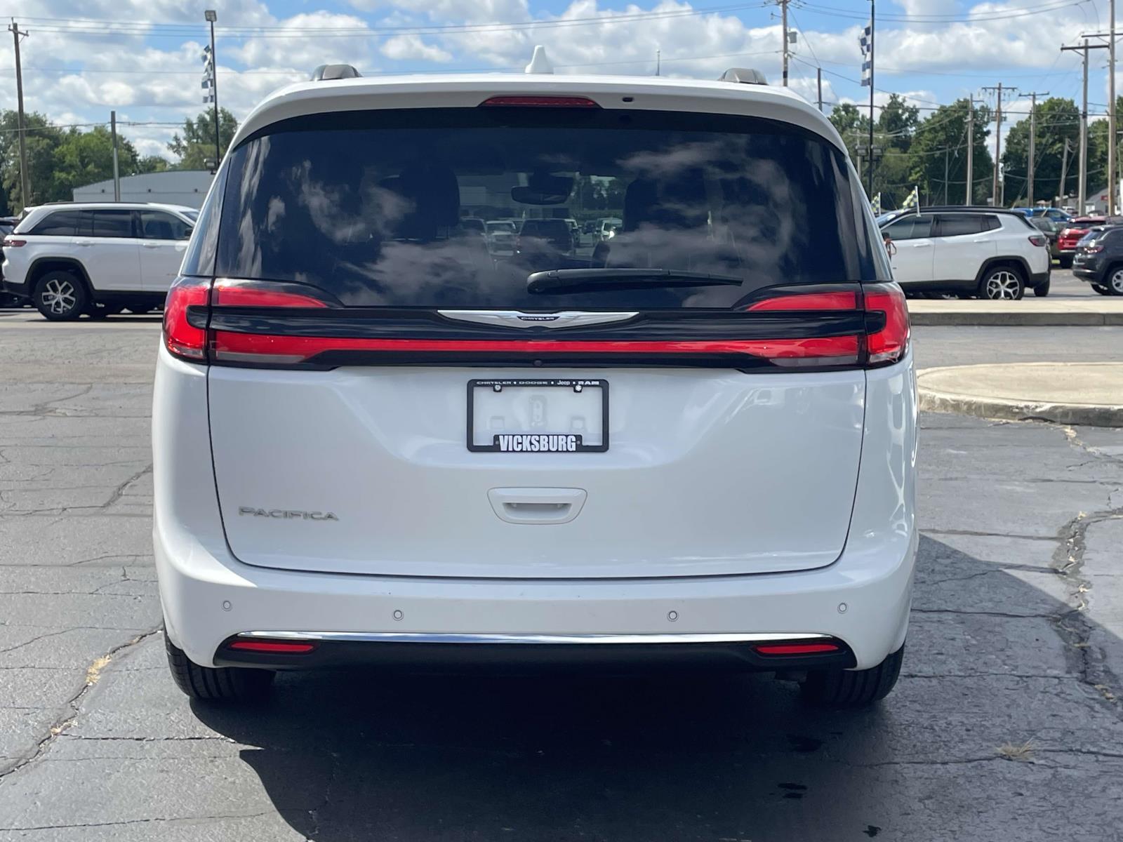 2022 Chrysler Pacifica Touring L 33