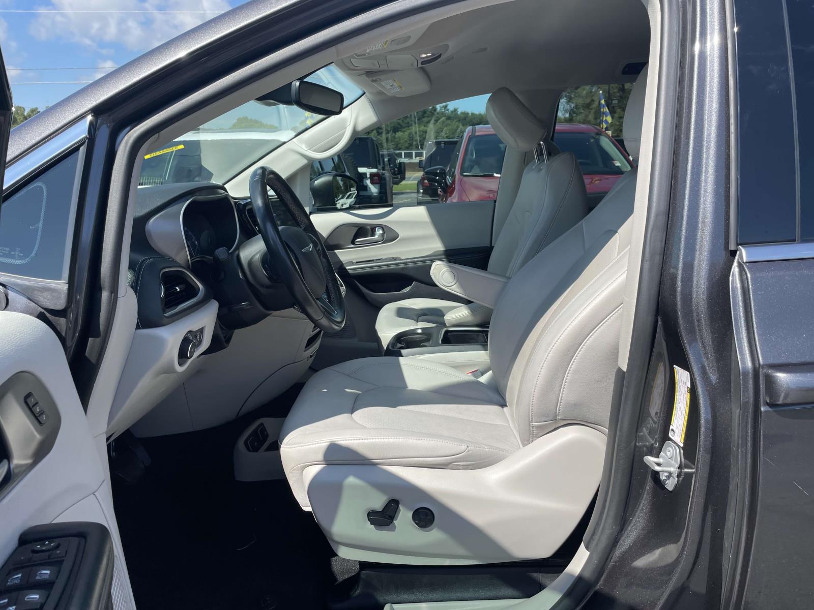 2021 Chrysler Pacifica Touring L 3