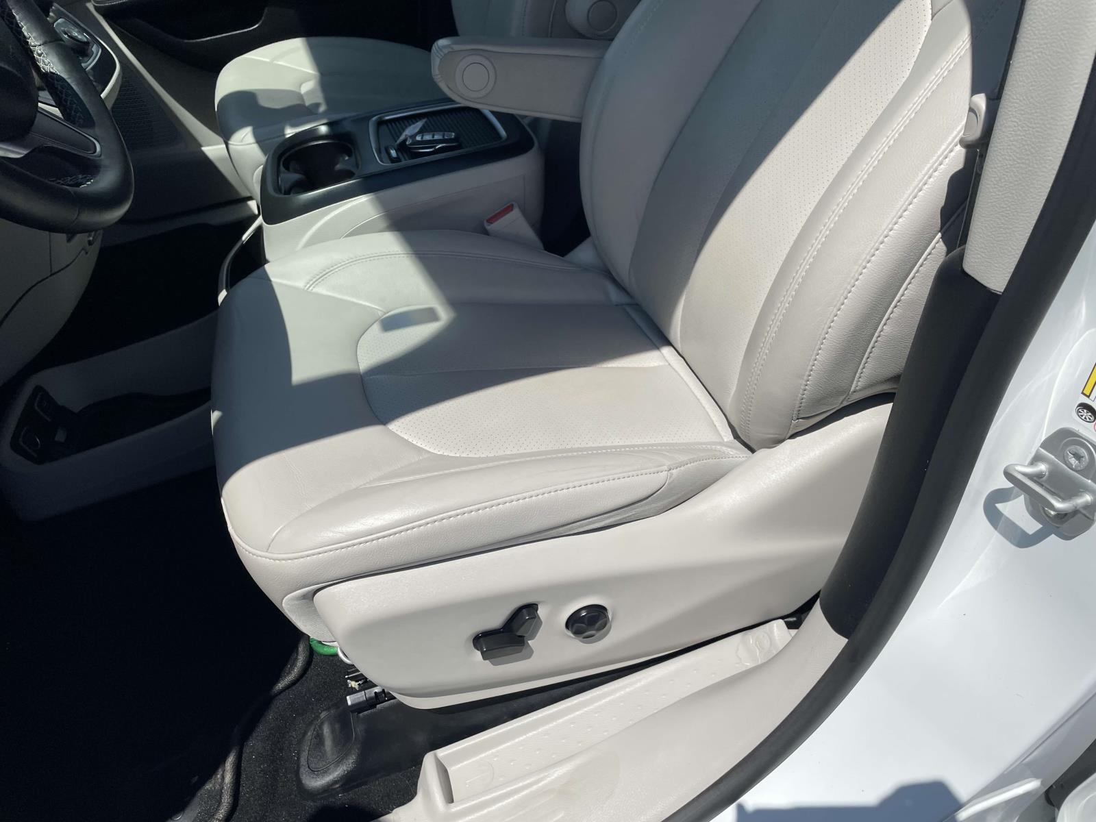 2021 Chrysler Pacifica Touring L 5