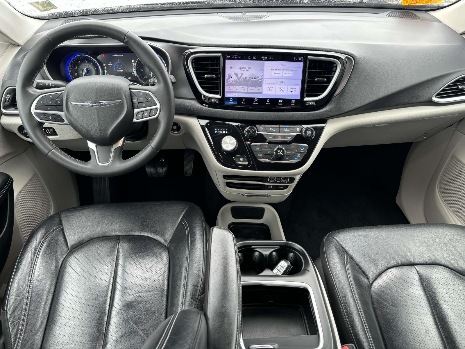 2022 Chrysler Pacifica Touring L 25