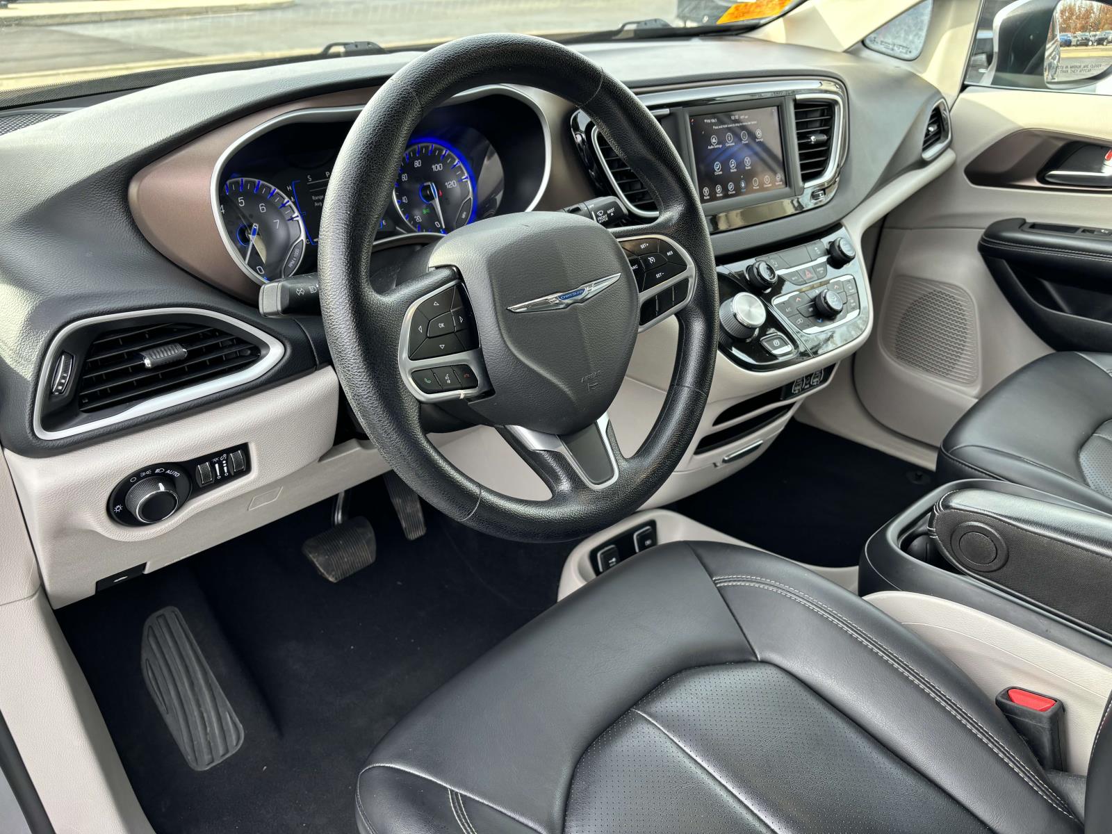 2021 Chrysler Voyager LXI 6