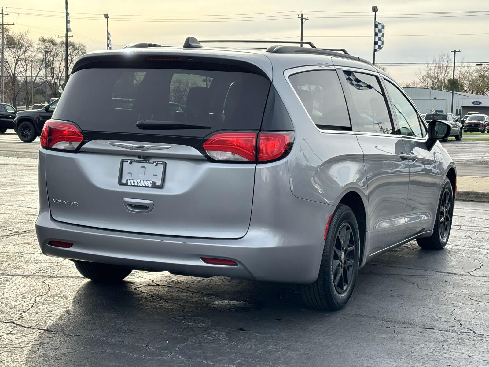 2021 Chrysler Voyager LXI 32