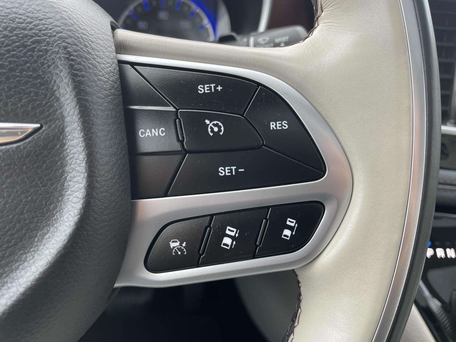 2018 Chrysler Pacifica Limited 13