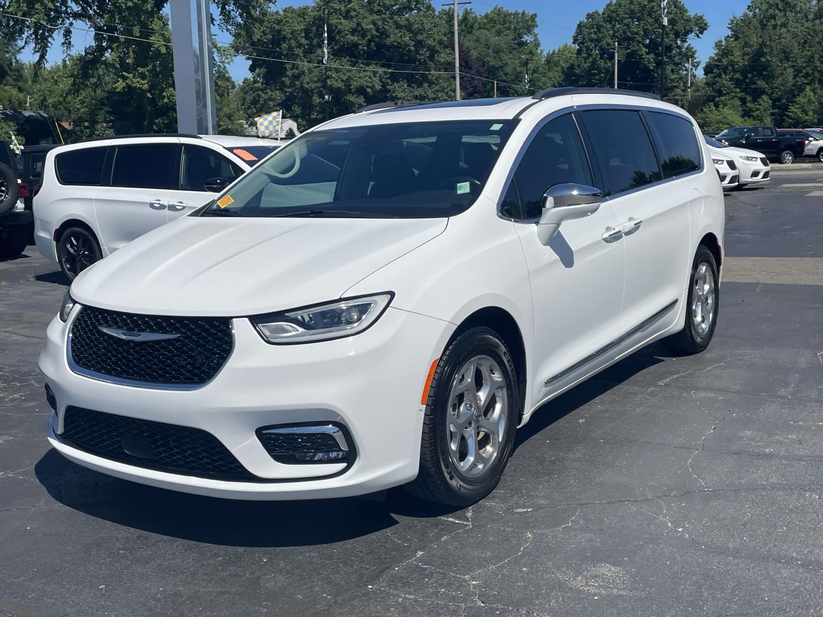 2022 Chrysler Pacifica Limited 24