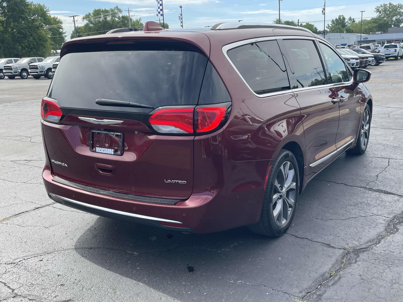 2018 Chrysler Pacifica Limited 27