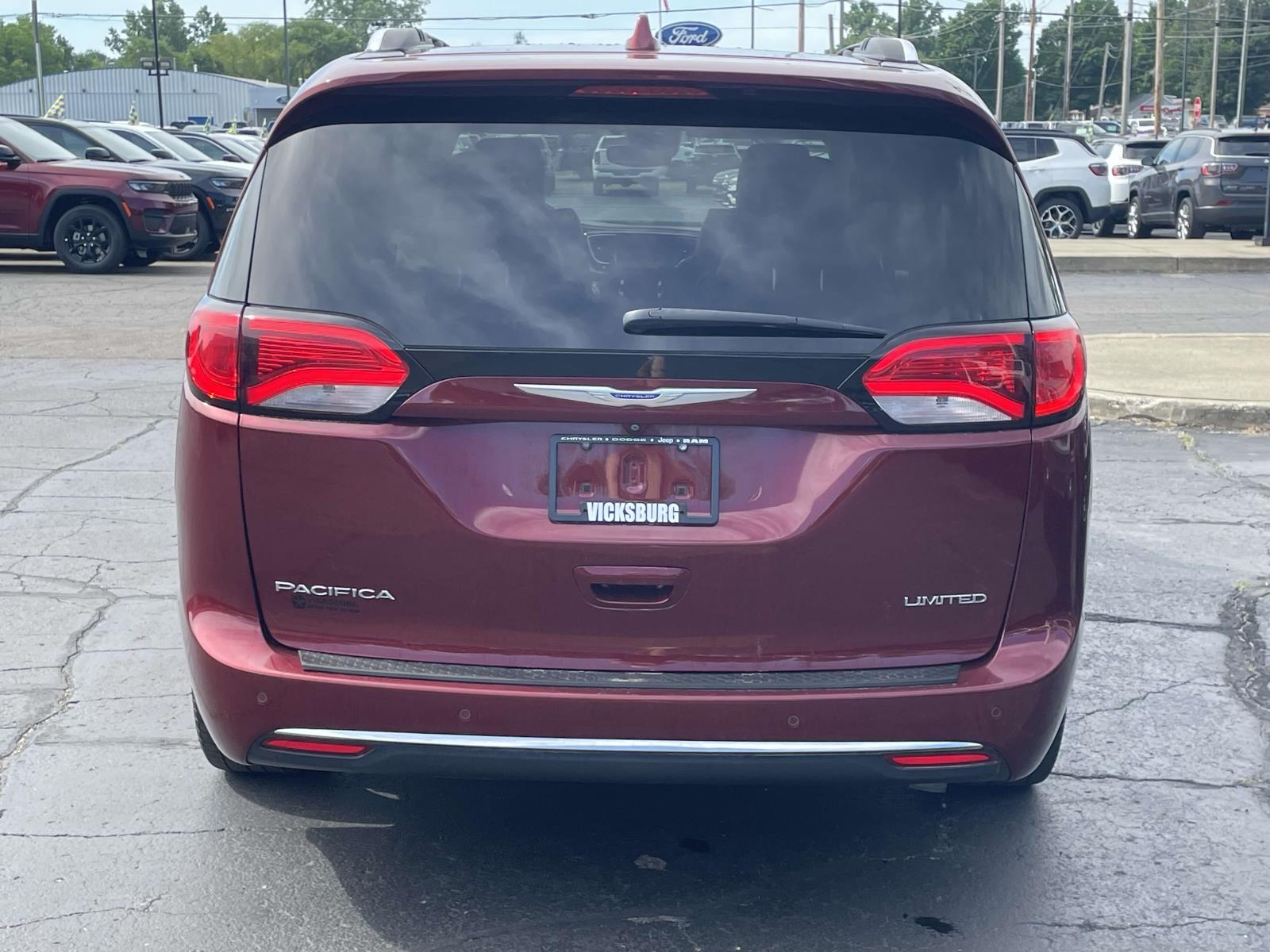 2018 Chrysler Pacifica Limited 28