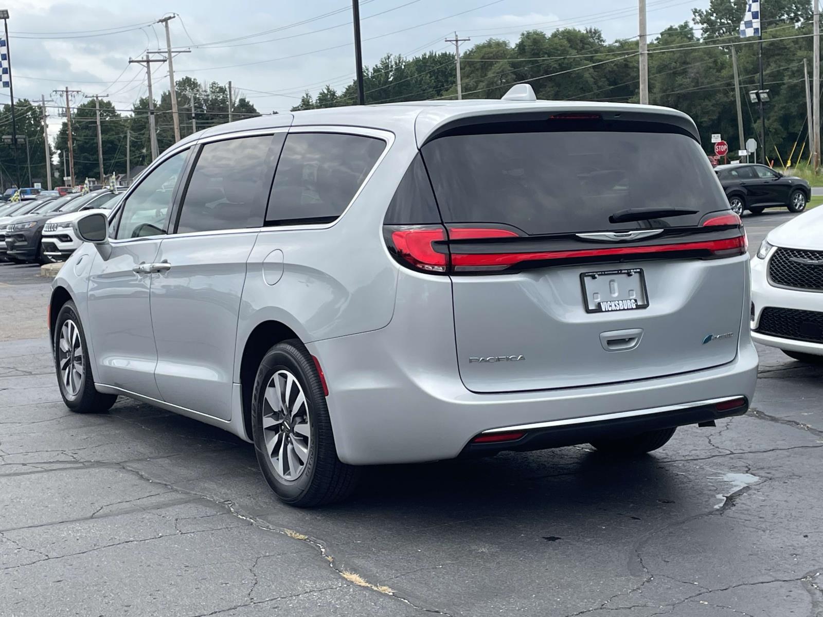 2022 Chrysler Pacifica Hybrid Touring L 2