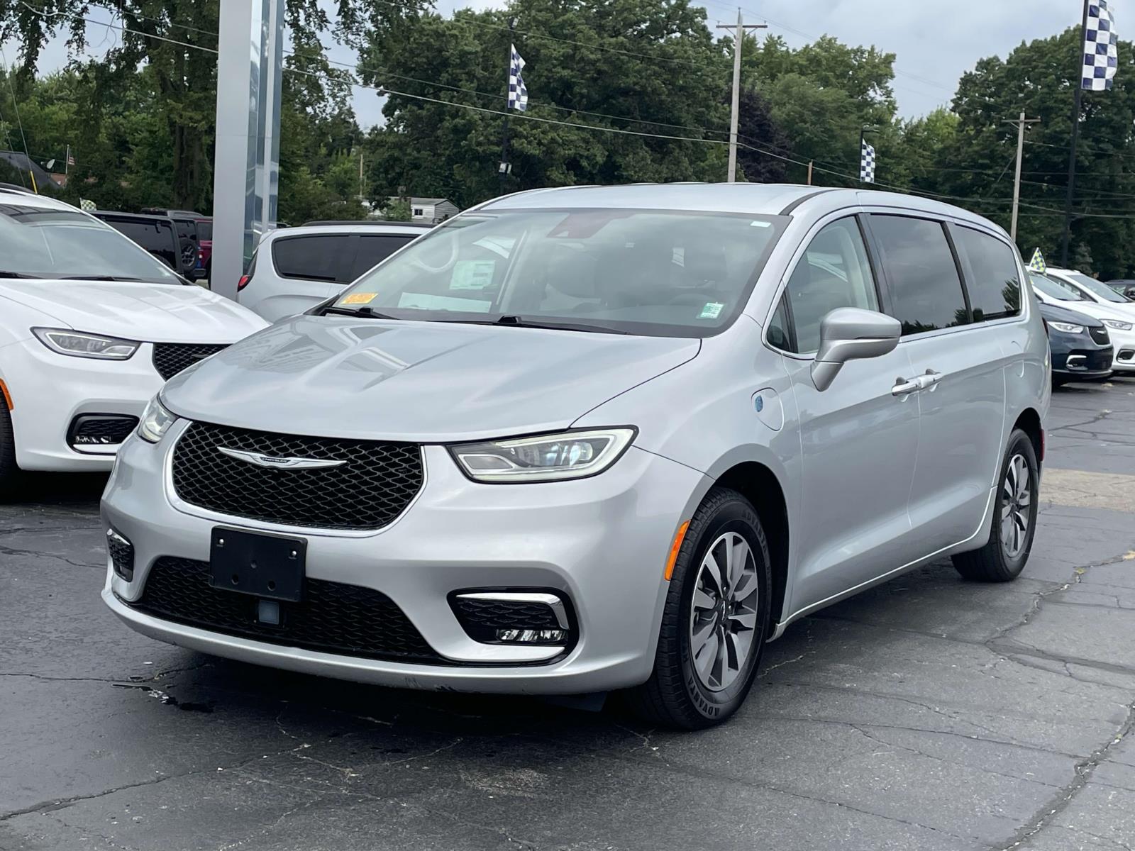 2022 Chrysler Pacifica Hybrid Touring L 27