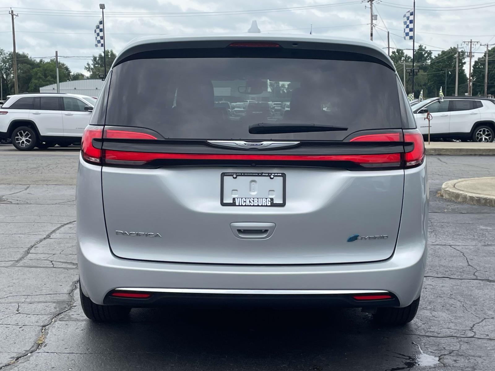 2022 Chrysler Pacifica Hybrid Touring L 32