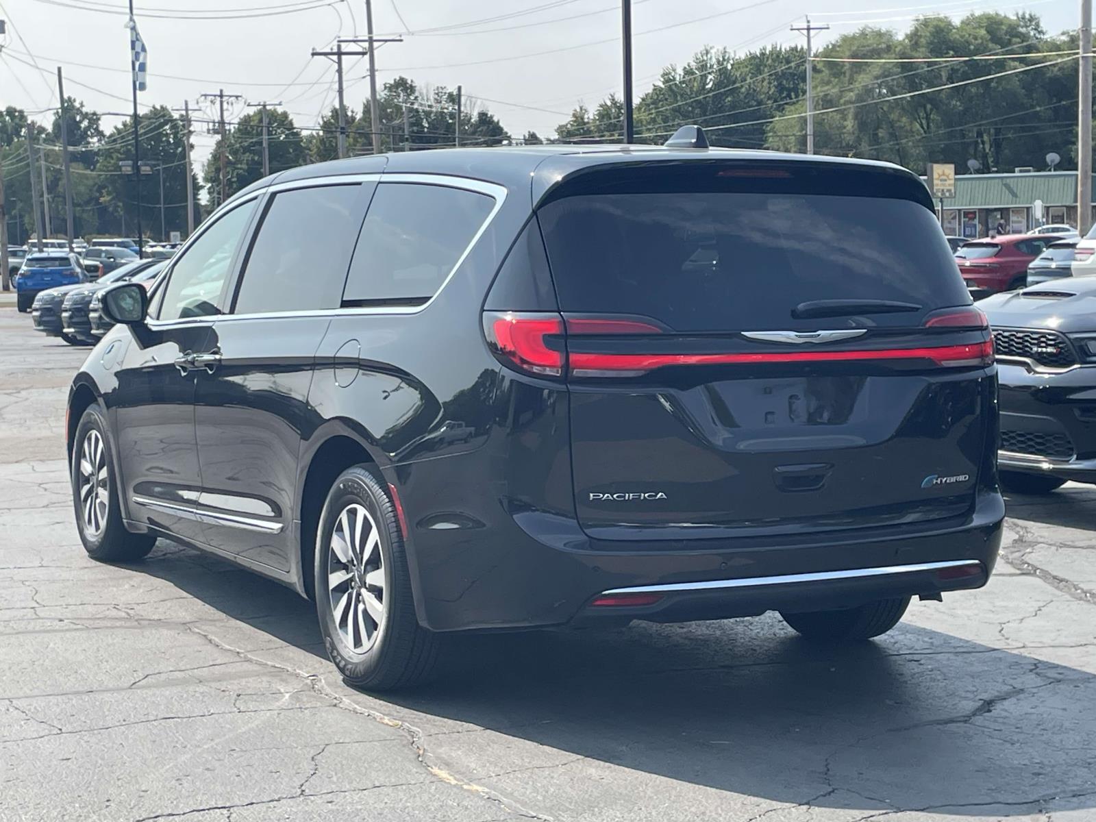 2023 Chrysler Pacifica Hybrid Limited 2