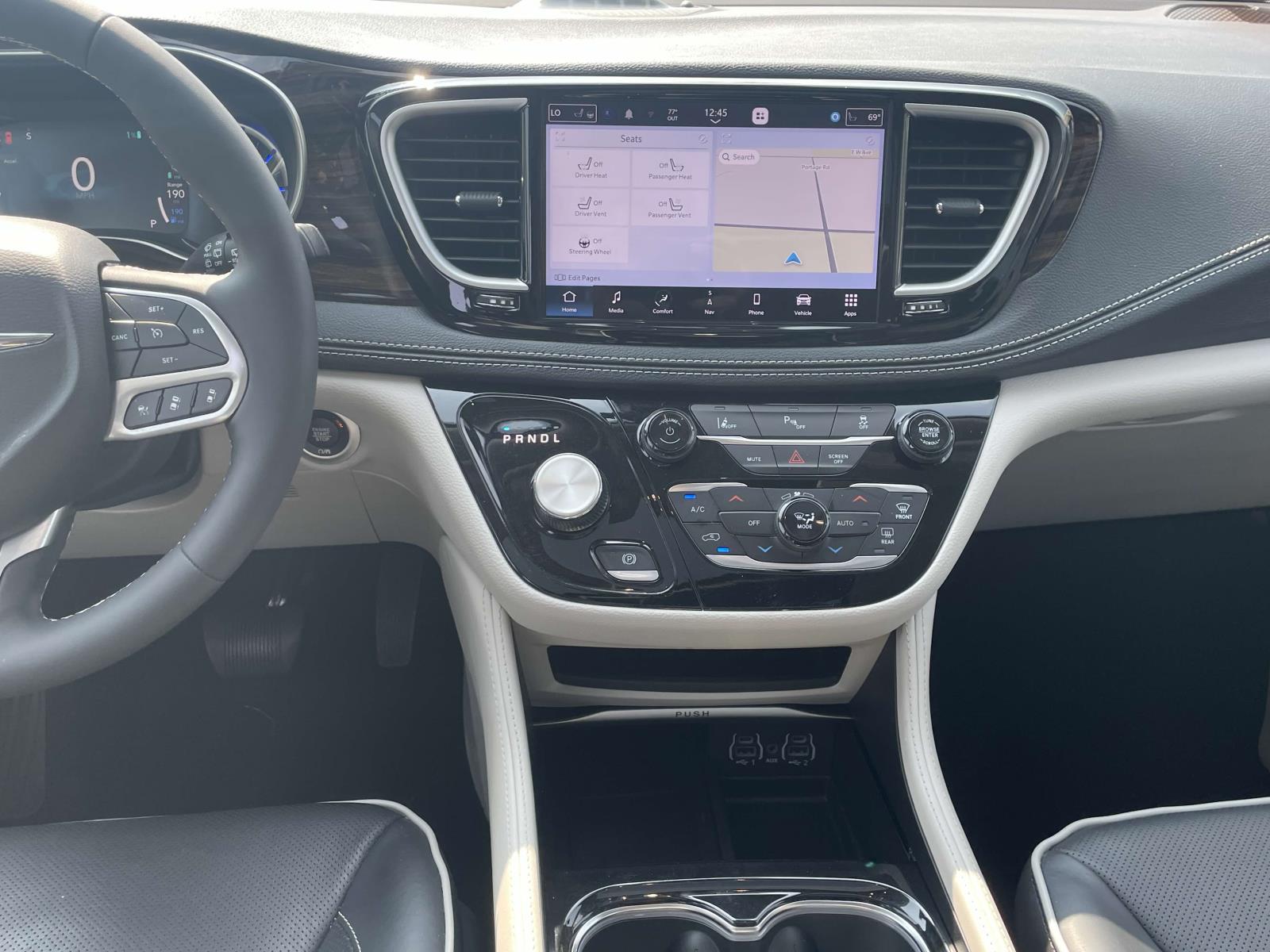 2023 Chrysler Pacifica Hybrid Limited 27