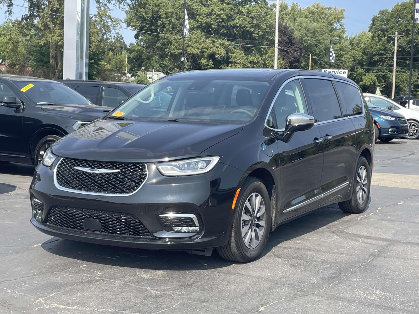 2023 Chrysler Pacifica Hybrid Limited 28