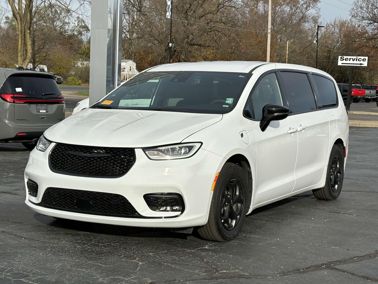 2024 Chrysler Pacifica Hybrid S Appearance Pkg 28