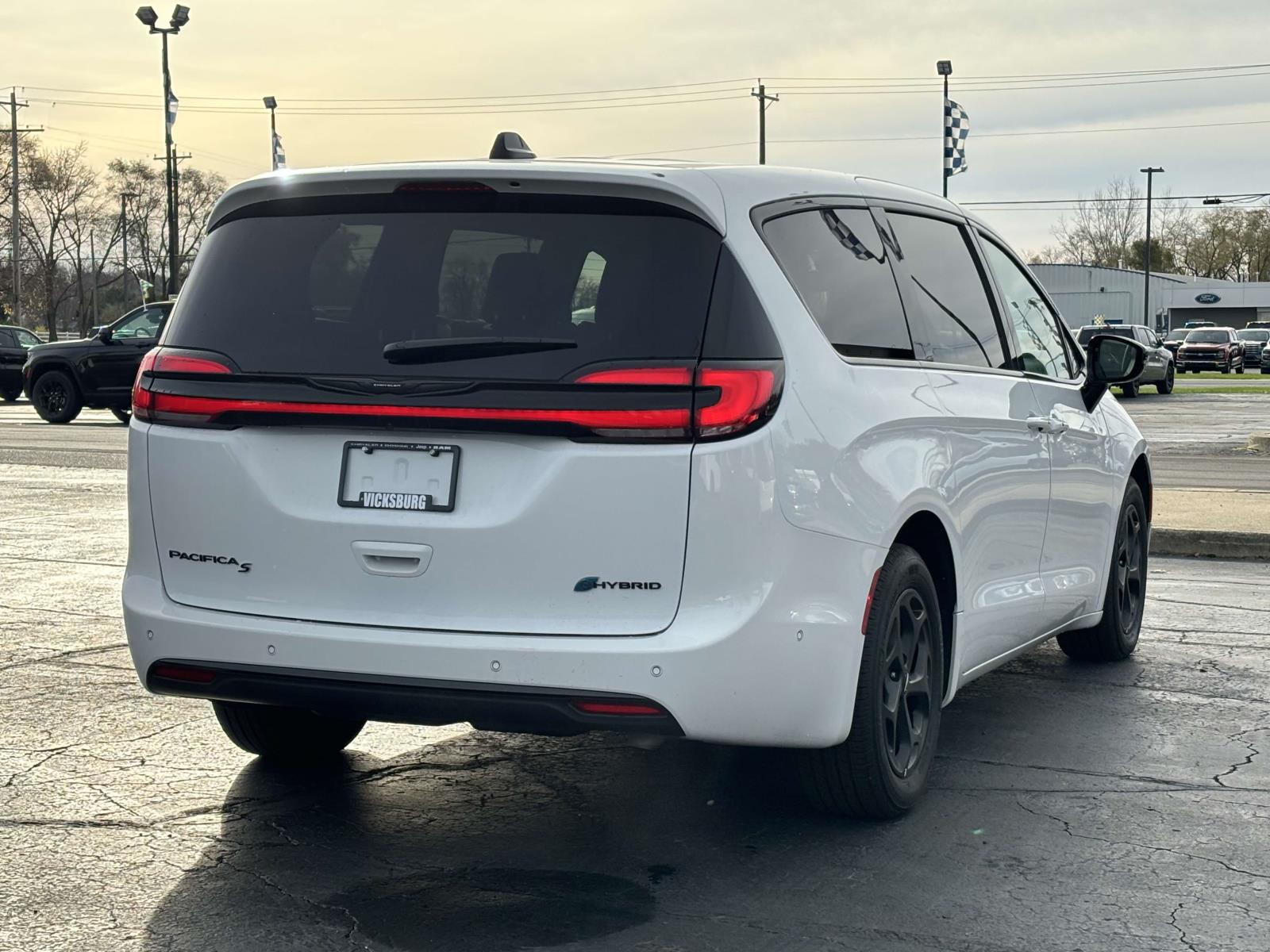 2024 Chrysler Pacifica Hybrid S Appearance Pkg 32