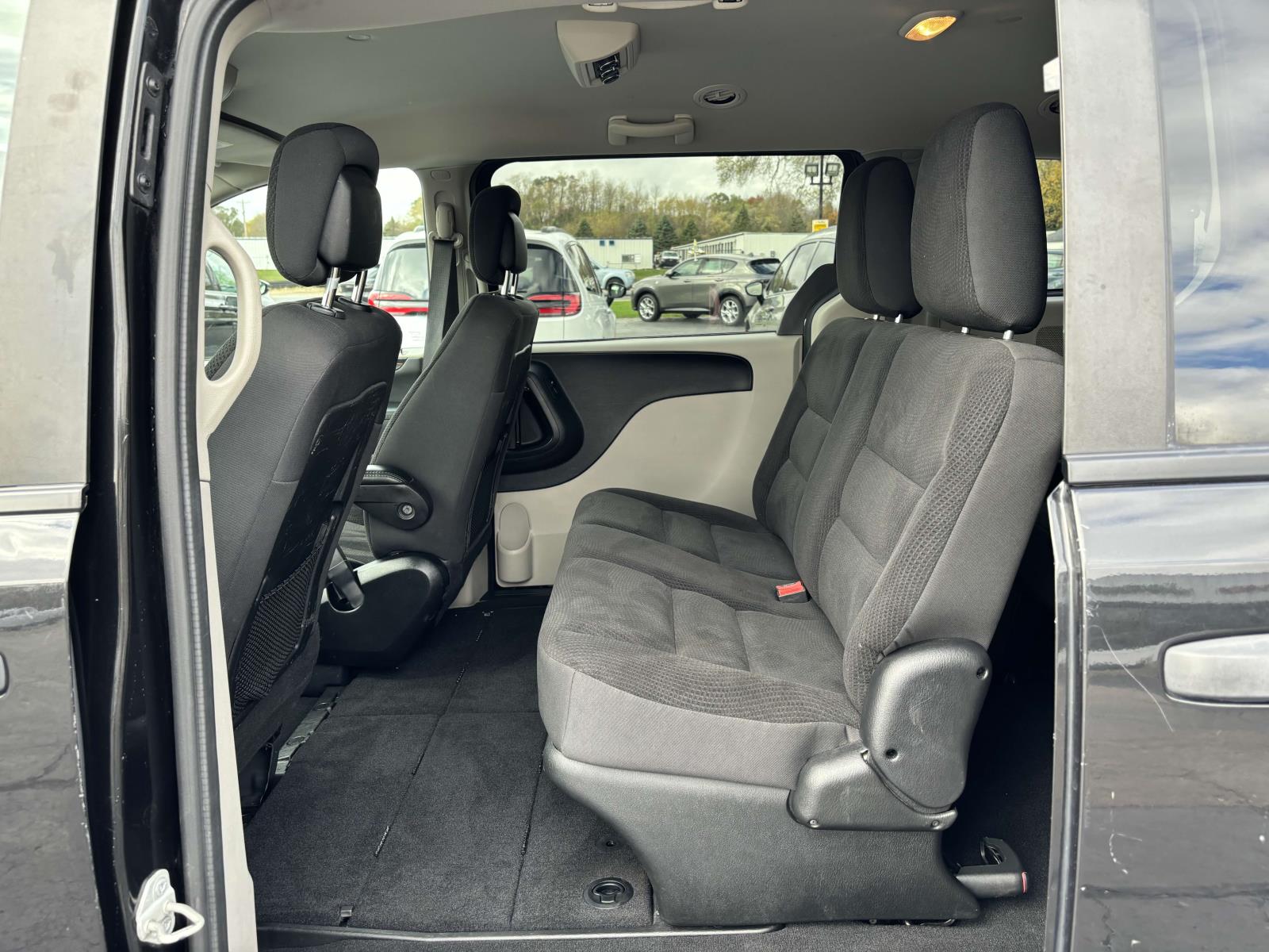 2019 Dodge Grand Caravan SE 18