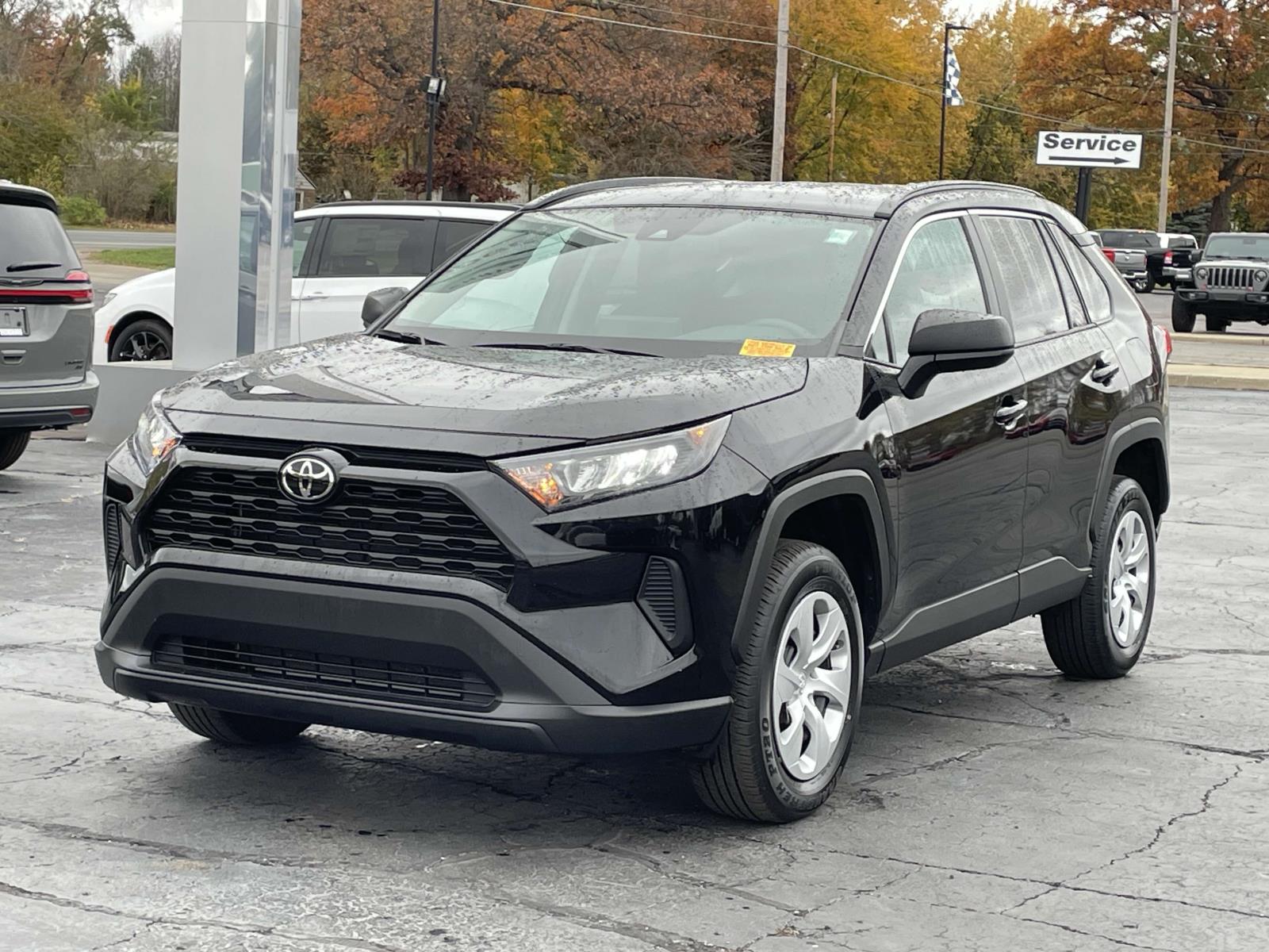 2021 Toyota RAV4 LE 24