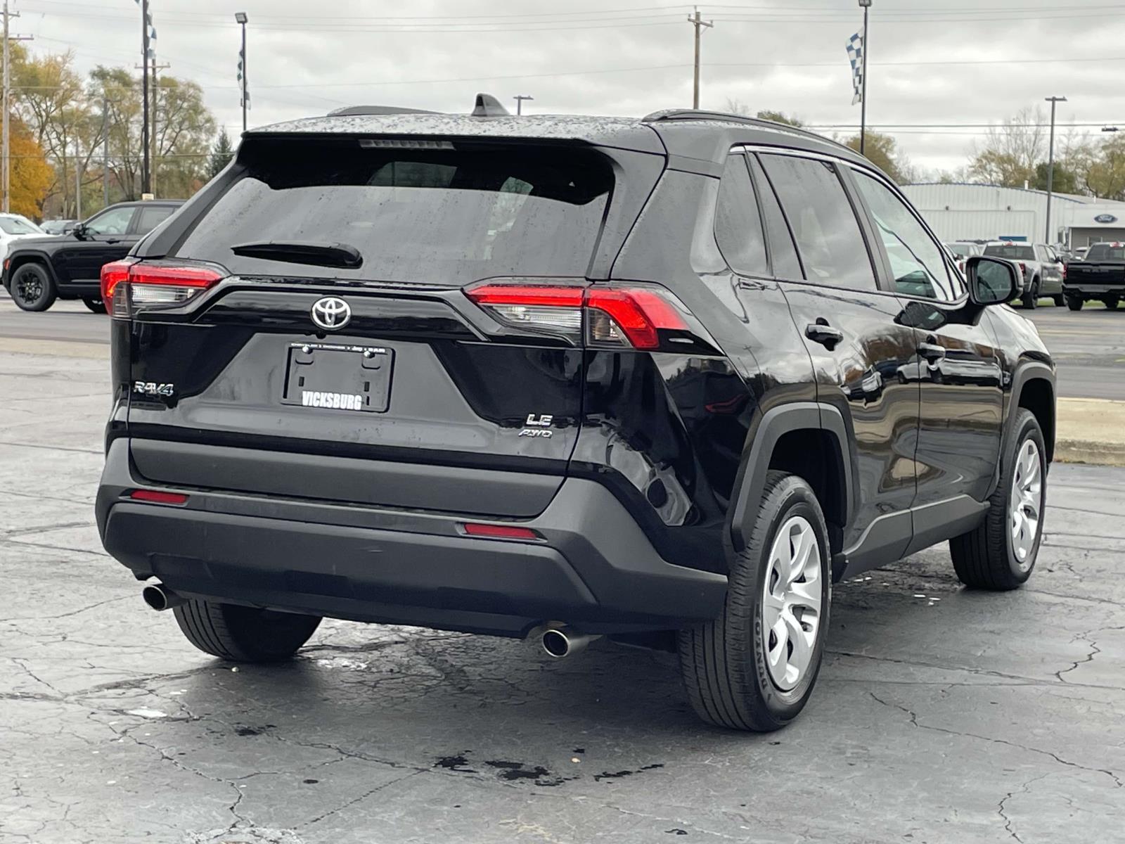 2021 Toyota RAV4 LE 28