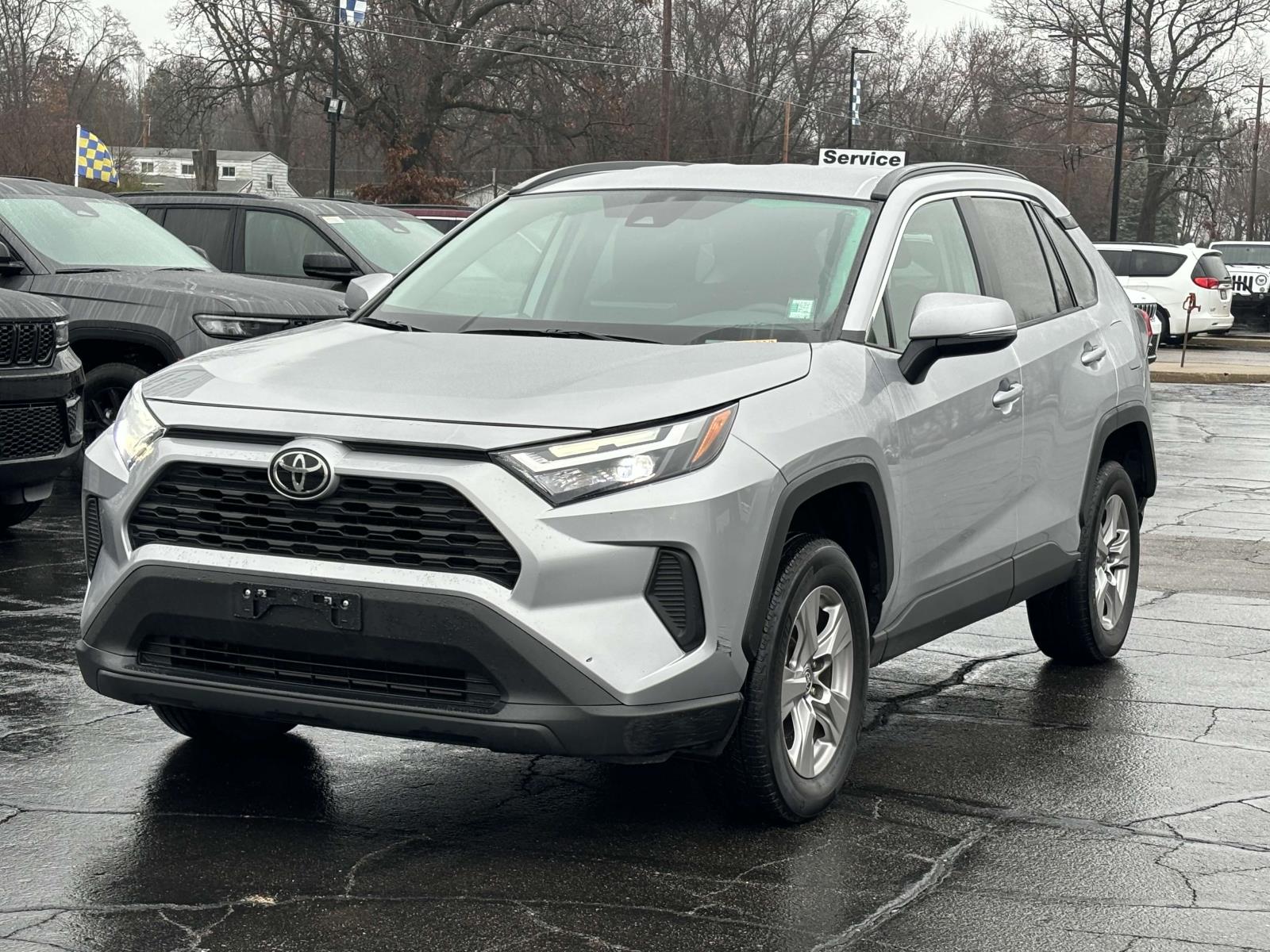 2023 Toyota RAV4 XLE 24