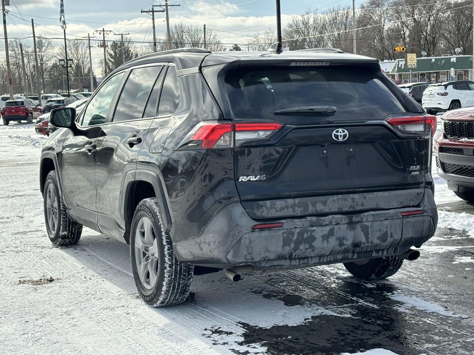 2022 Toyota RAV4 XLE 2