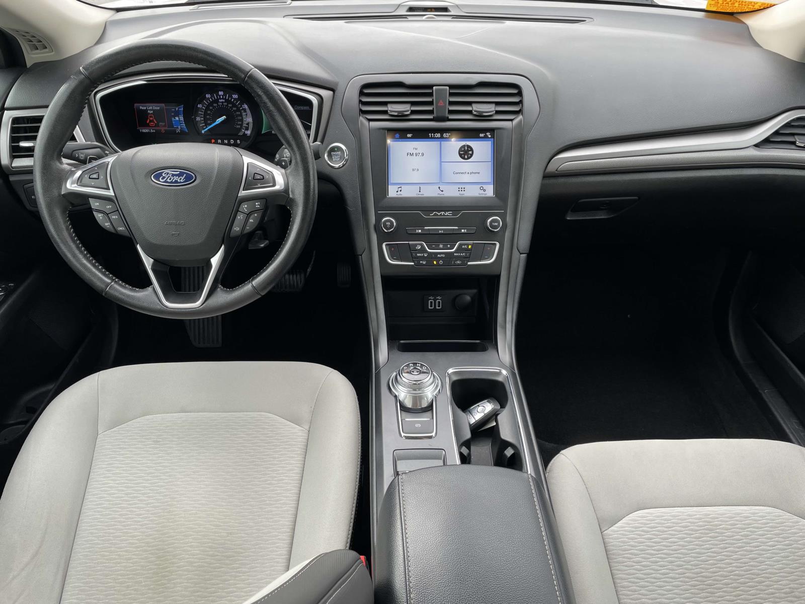 2019 Ford Fusion SE 23