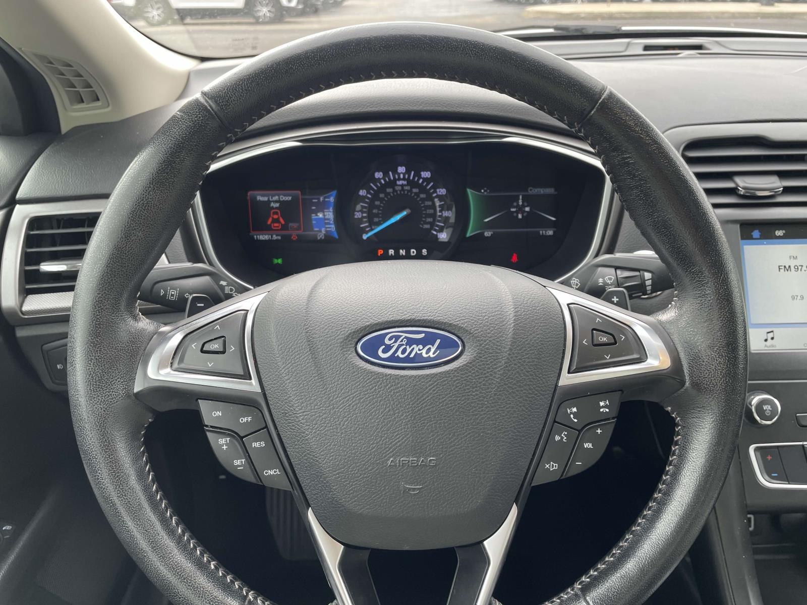 2019 Ford Fusion SE 24