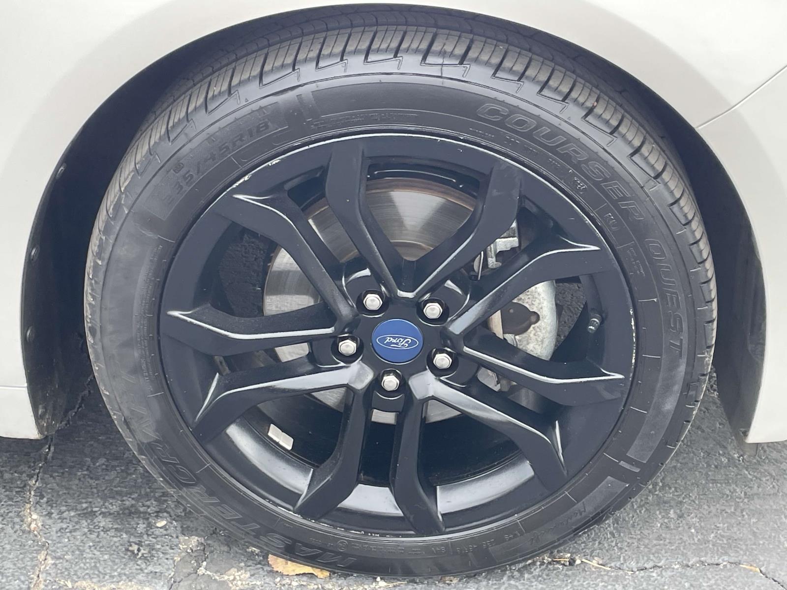 2019 Ford Fusion SE 28