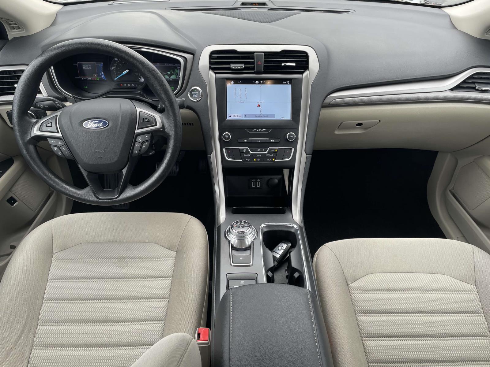 2019 Ford Fusion Hybrid SE 23