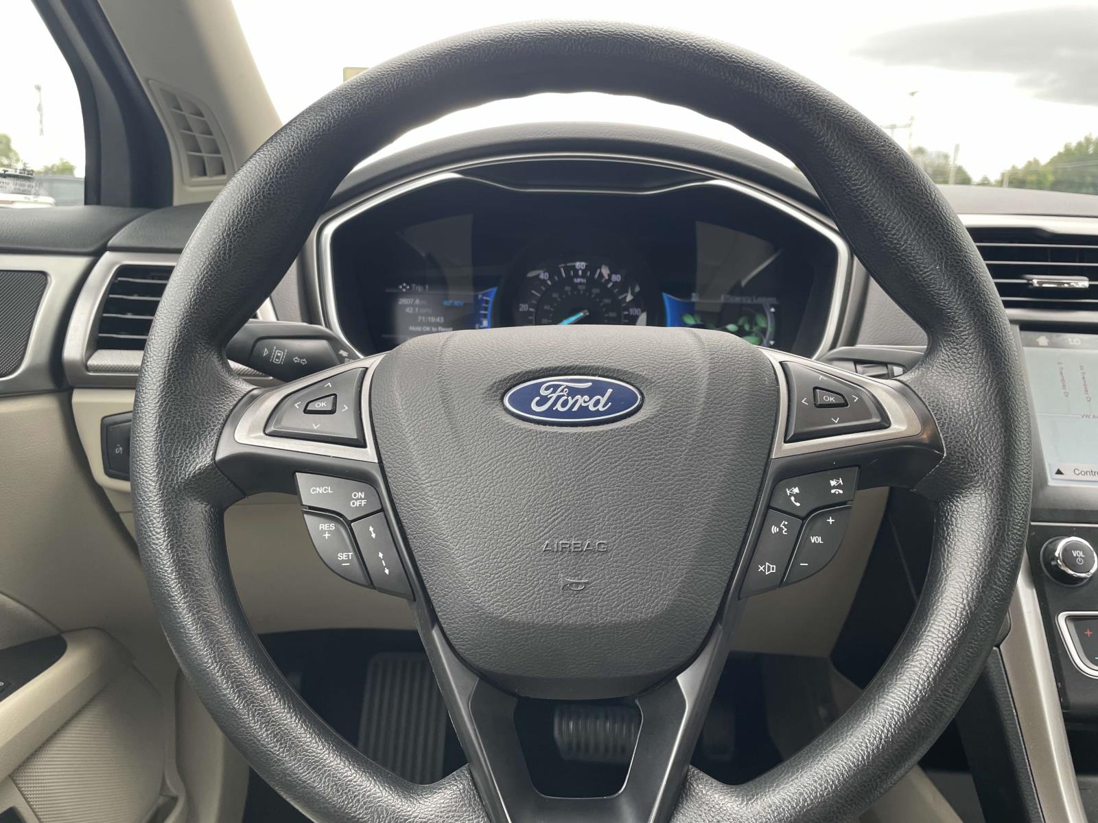 2019 Ford Fusion Hybrid SE 24