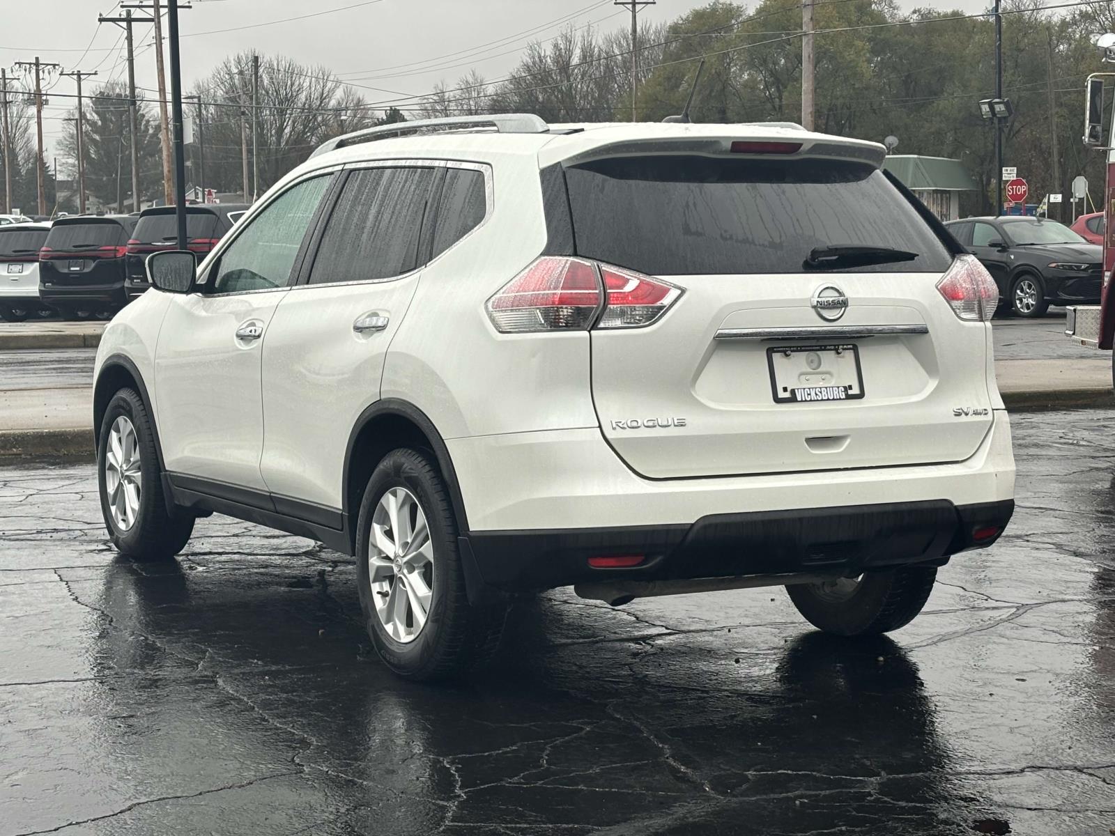 2016 Nissan Rogue SV 2