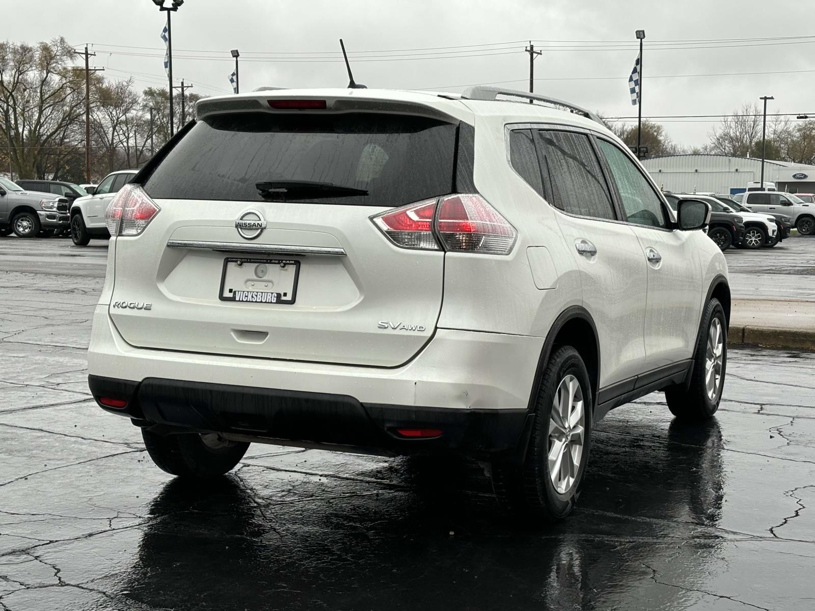 2016 Nissan Rogue SV 28