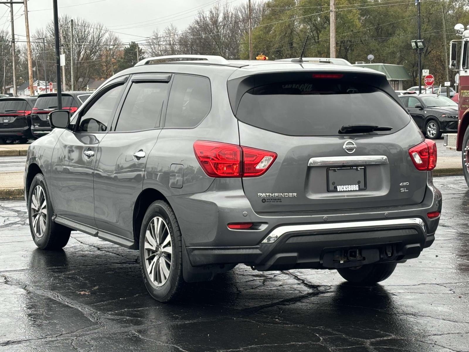 2017 Nissan Pathfinder SL 2